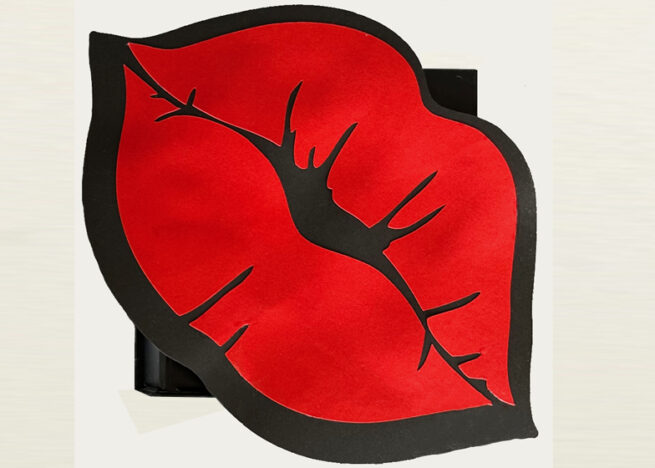 Stylish InStyle-inspired gift wraps.